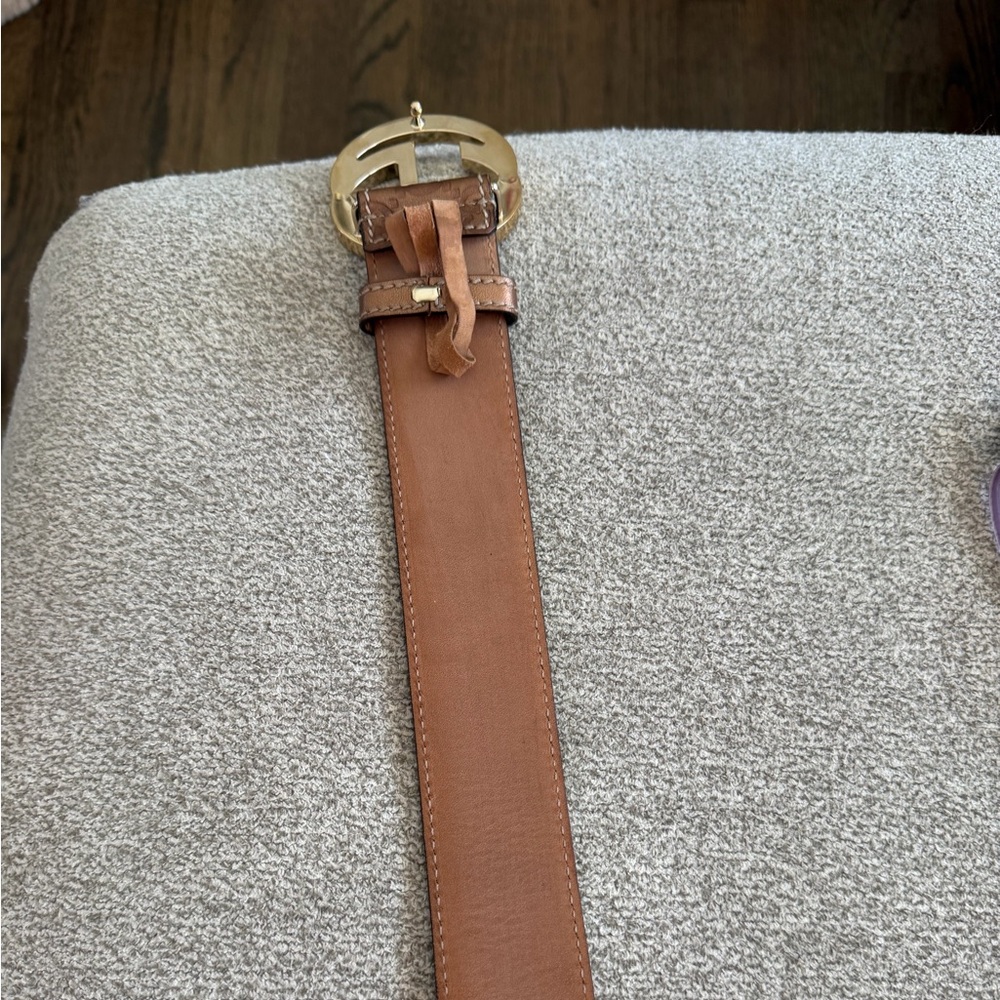 Gucci Tan Leather Belt with Gold Emblem - Picture 7 of 11